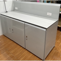 Bàn thí nghiệm áp tường 